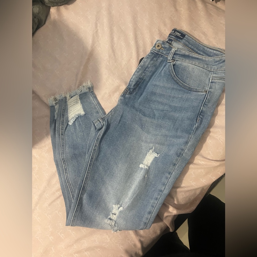 Distressed Jeans - Picture 2 of 4